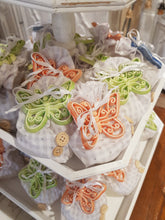 Carica l'immagine nel visualizzatore di Gallery, farfalla di ceramica