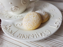 Carica l'immagine nel visualizzatore di Gallery, tazza bassa " tono su tono" con piatto doppio - Mad Mugs Italy