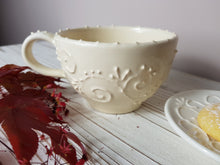 Carica l'immagine nel visualizzatore di Gallery, Tazza bassa "tono su tono" - Mad Mugs Italy