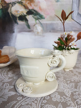 Carica l'immagine nel visualizzatore di Gallery, Tazza rose - Mad Mugs Italy