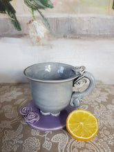 Carica l'immagine nel visualizzatore di Gallery, Tazza rose - Mad Mugs Italy