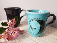 Carica l'immagine nel visualizzatore di Gallery, Tazza alta"linea colori" - Mad Mugs Italy