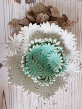 Carica l'immagine nel visualizzatore di Gallery, Cestino margherite grande - Mad Mugs Italy