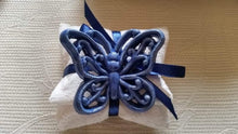 Carica l'immagine nel visualizzatore di Gallery, farfalla di ceramica - Mad Mugs Italy