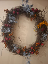 Carica l'immagine nel visualizzatore di Gallery, Ghirlande grandi fiori secchi e bacche
